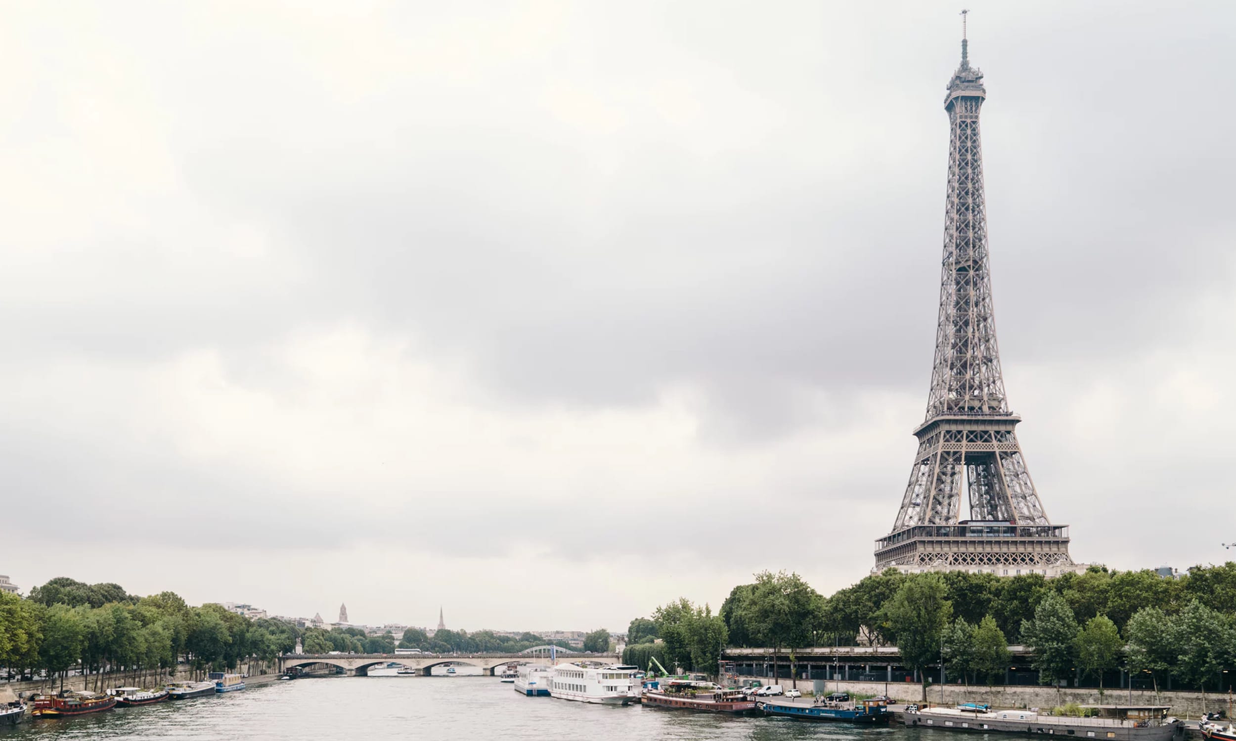 travel items in french