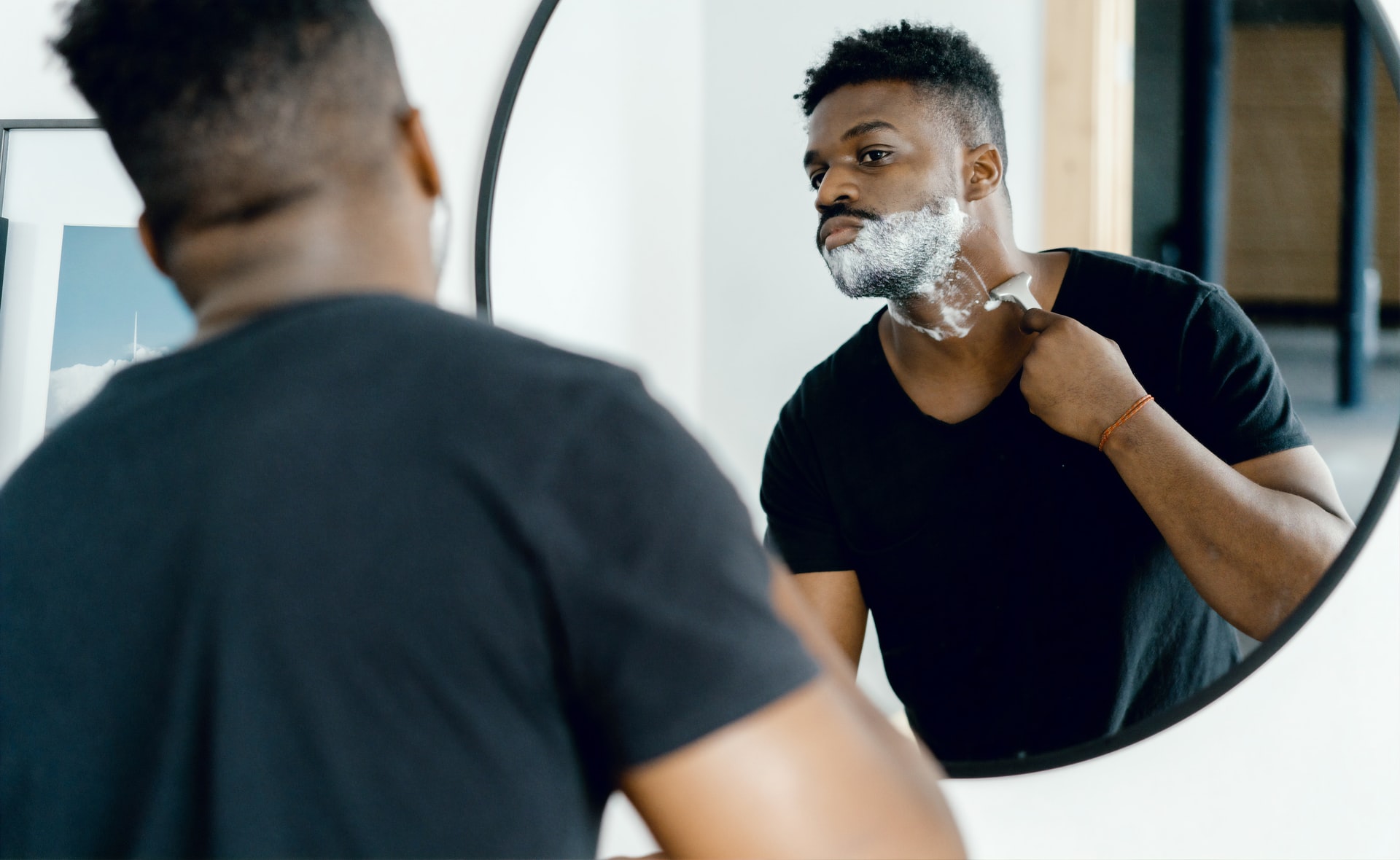 Man shaving while on vacation