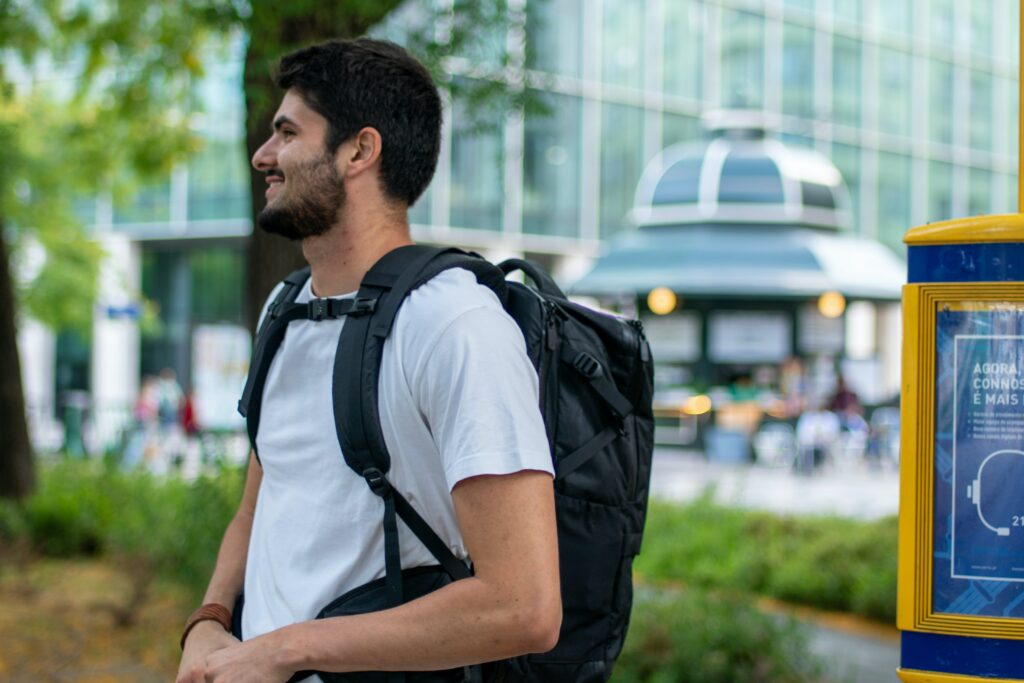 Man wearing a white t-shirt